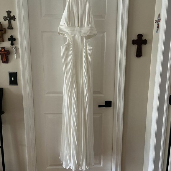 Aiifos Arianna Cutout Pleated Gown. Size 6 - Picture 5 of 11